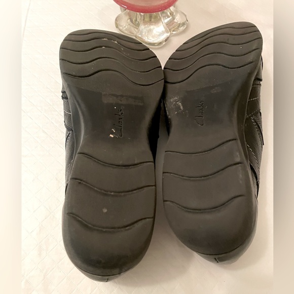 Clarks Slip on Black Leather shoes - Picture 6 of 6